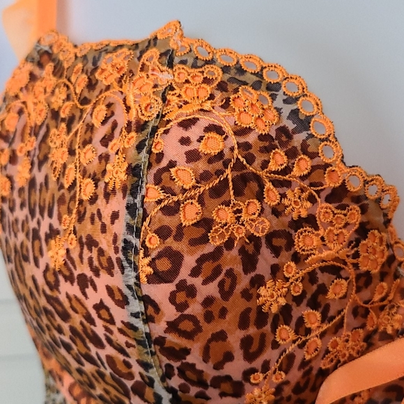 Victoria's Secret Cheetah Set - Picture 4 of 16